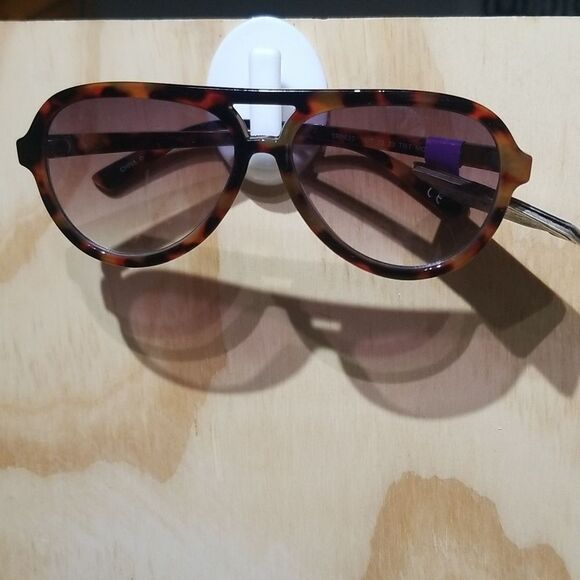 New, Unisex Sunglasses Foster Grant Brown Tort, 100% UVA-UVB Lens Protected - Picture 4 of 7